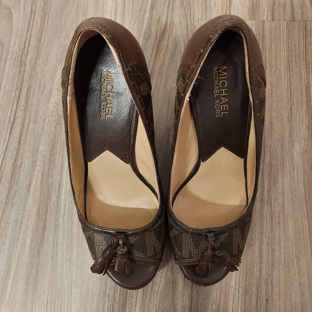 Michael kors monogrammed peep toe tassle heels